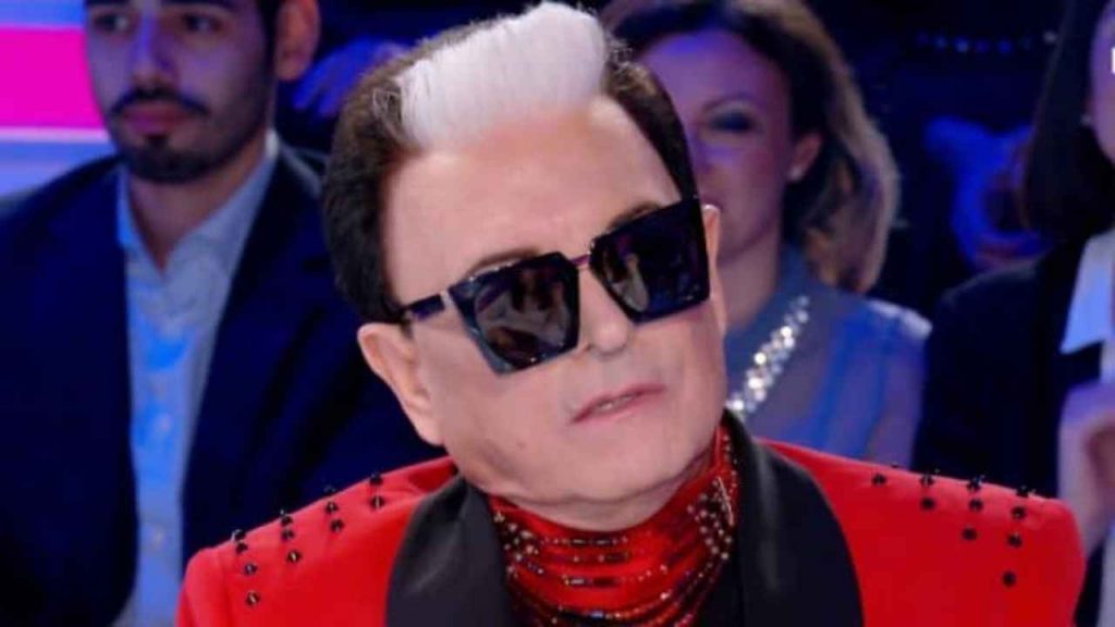 Cristiano Malgioglio, perchè indossa sempre gli occhiali Nascondono