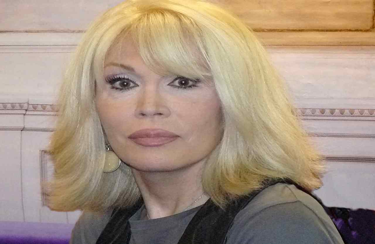 amanda-lear-chefinehafatto-political24