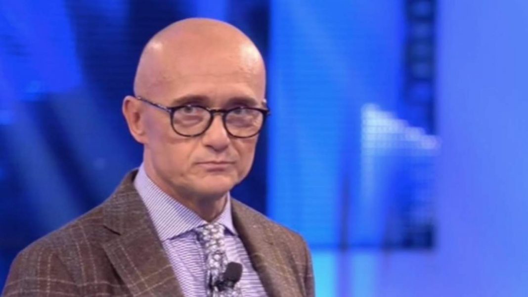 Perché Alfonso Signorini Ha Una Cicatrice In Testa