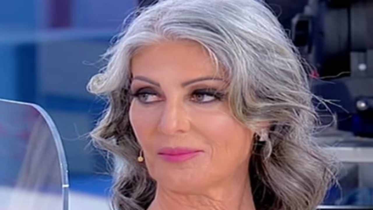 isabella ricci capelli grigi -political24