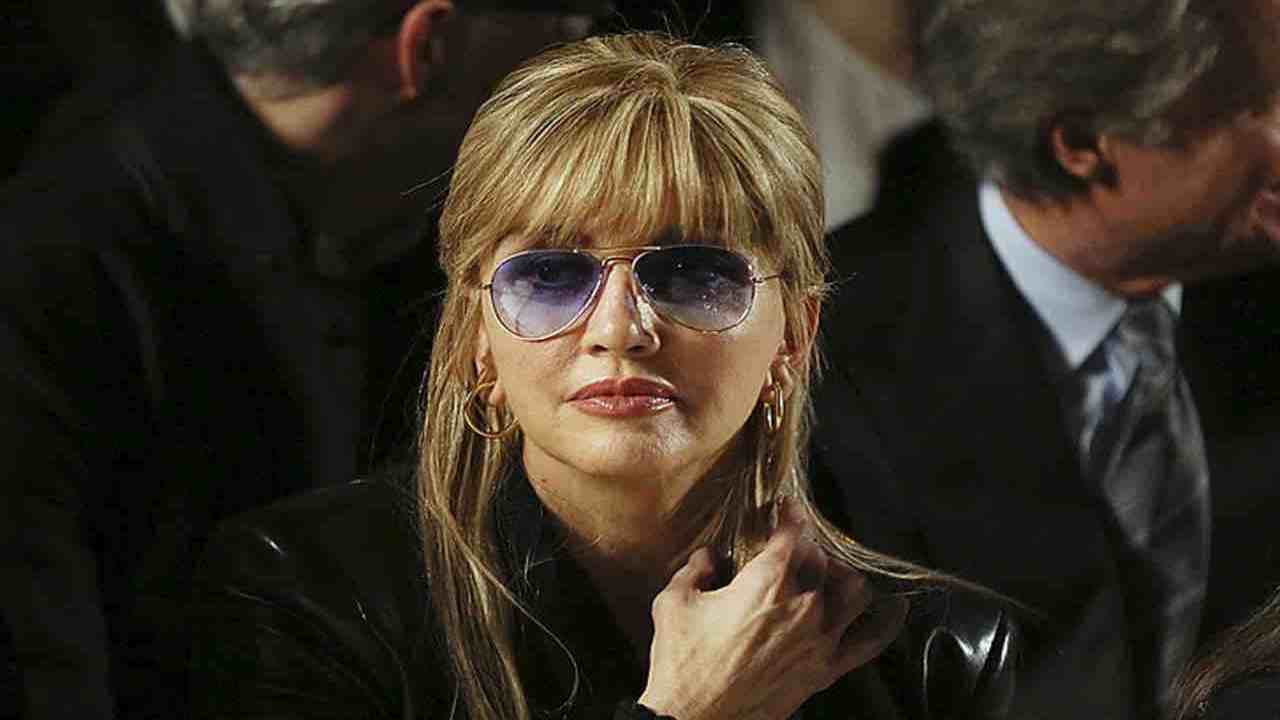 Milly Carlucci occhiali scuri Political24