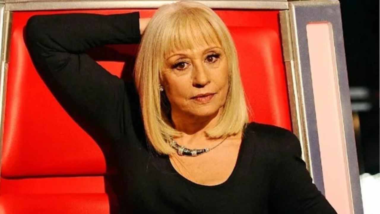 raffaella carrà parrucca-political24