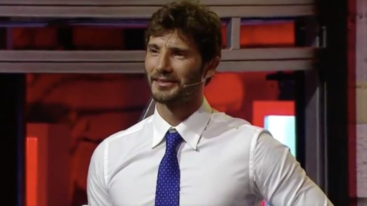 Stefano De Martino in mutande Political24