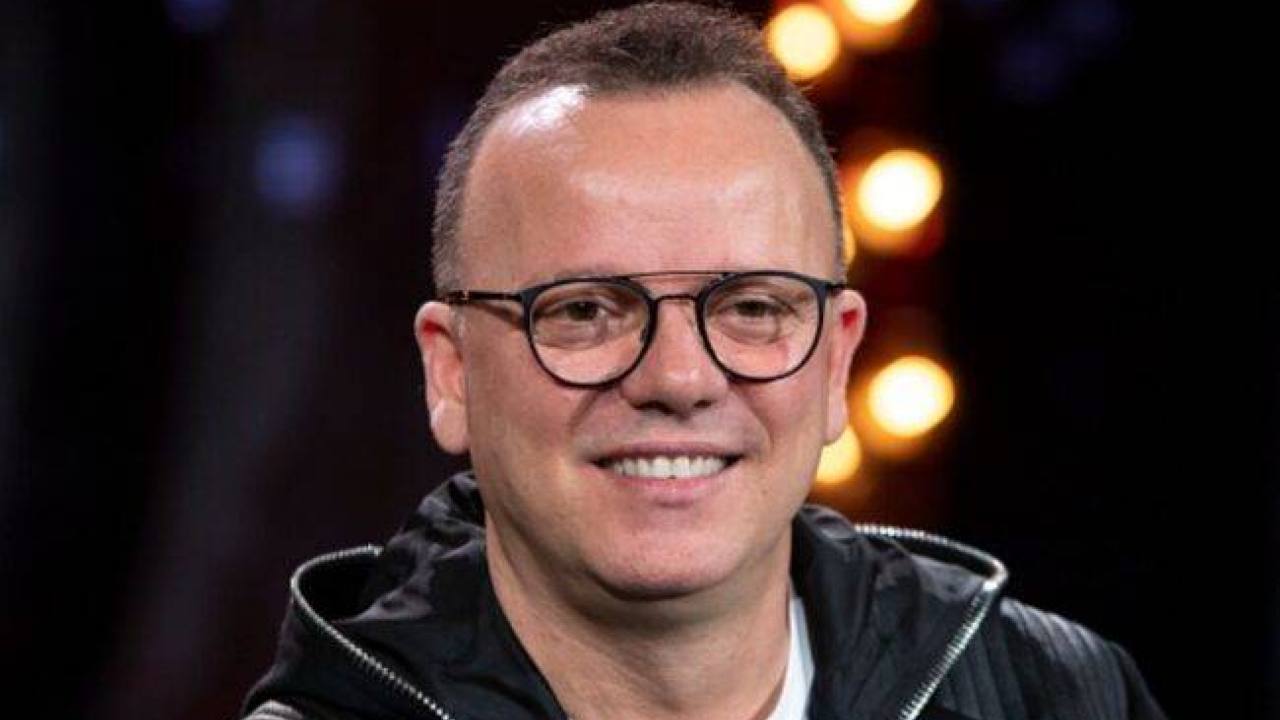 Gigi D'Alessio gesto inaudito per la fidanzata Political24