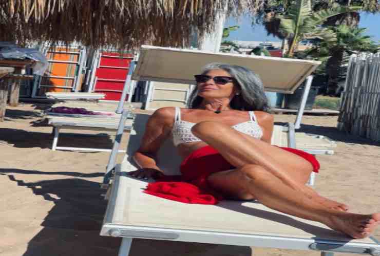 Isabella Ricci scatto in spiaggia Political24