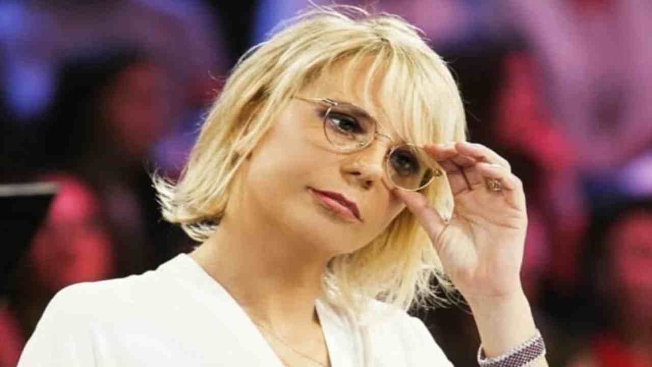 Maria De Filippi avvistata al mare con un altro uomo Political24