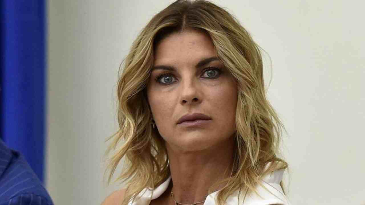 Martina Colombari sbotta con il marito Political24