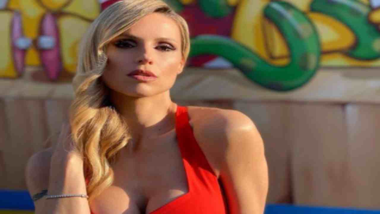 Michelle Hunziker ricorsa alla chirurgia estetica Political24