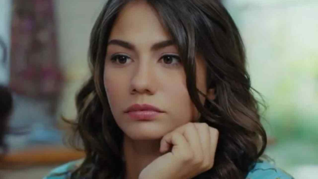 Demet Ozdemir senza trucco Political24