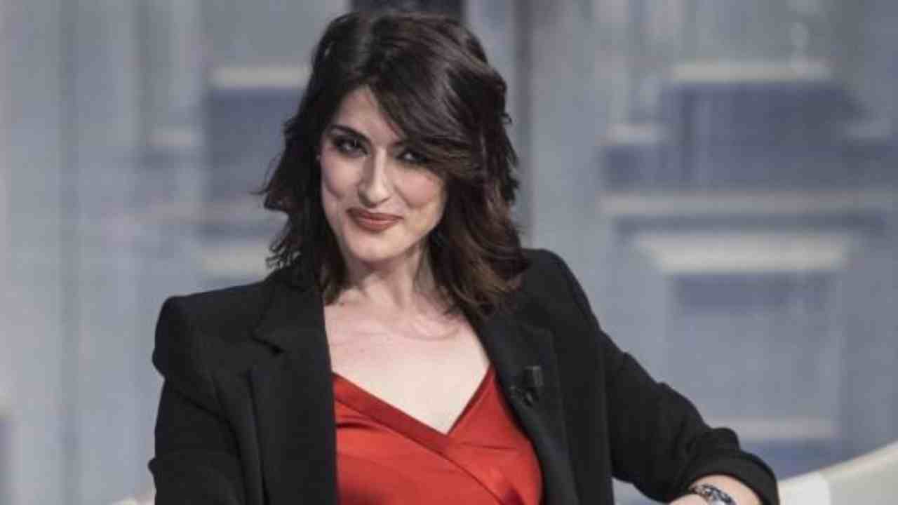 Elisa Isoardi felice Political24 