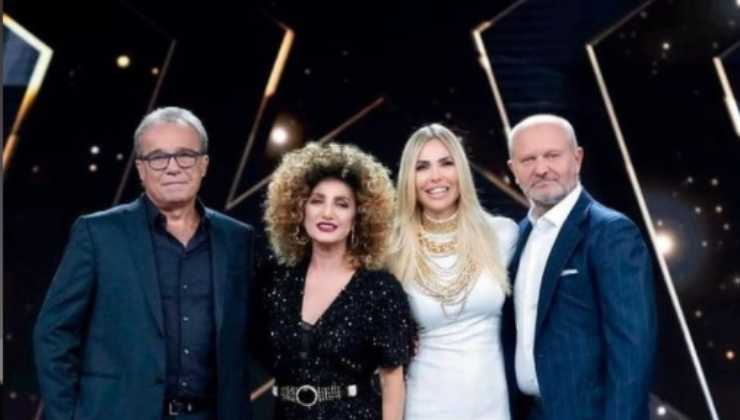 Star in the star Ilary Blasi Political24