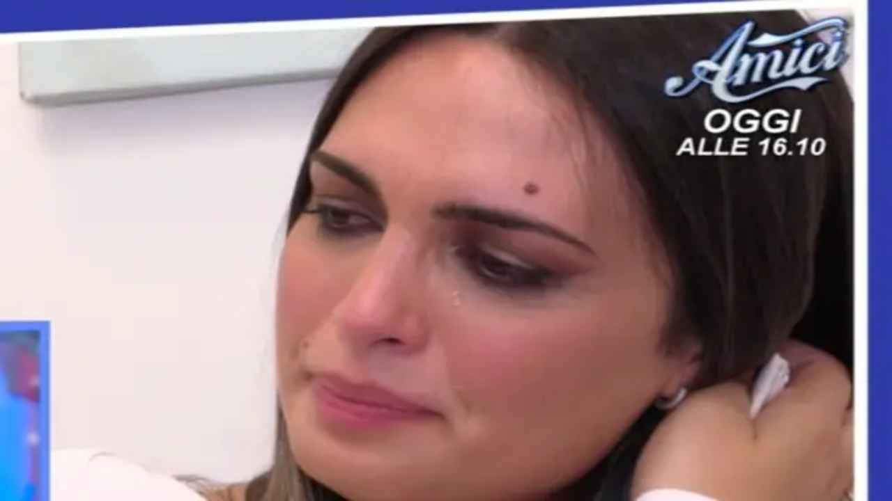 Andrea Nicole in lacrime - Political24