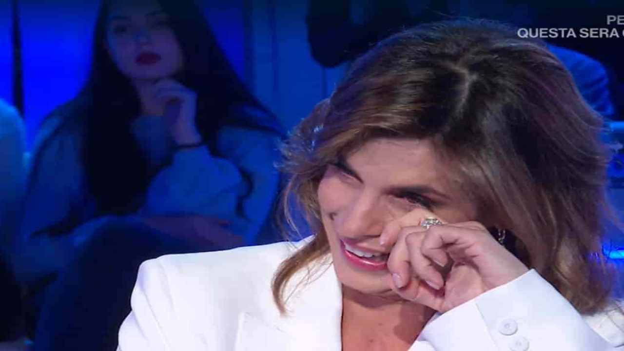 Elisabetta Canalis piange Political24