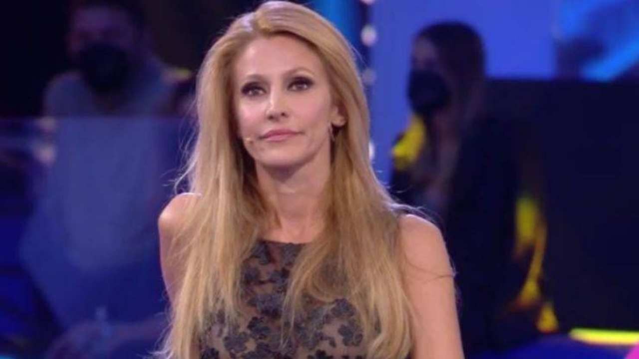 Adriana Volpe da chi è stata sostituita-Political24