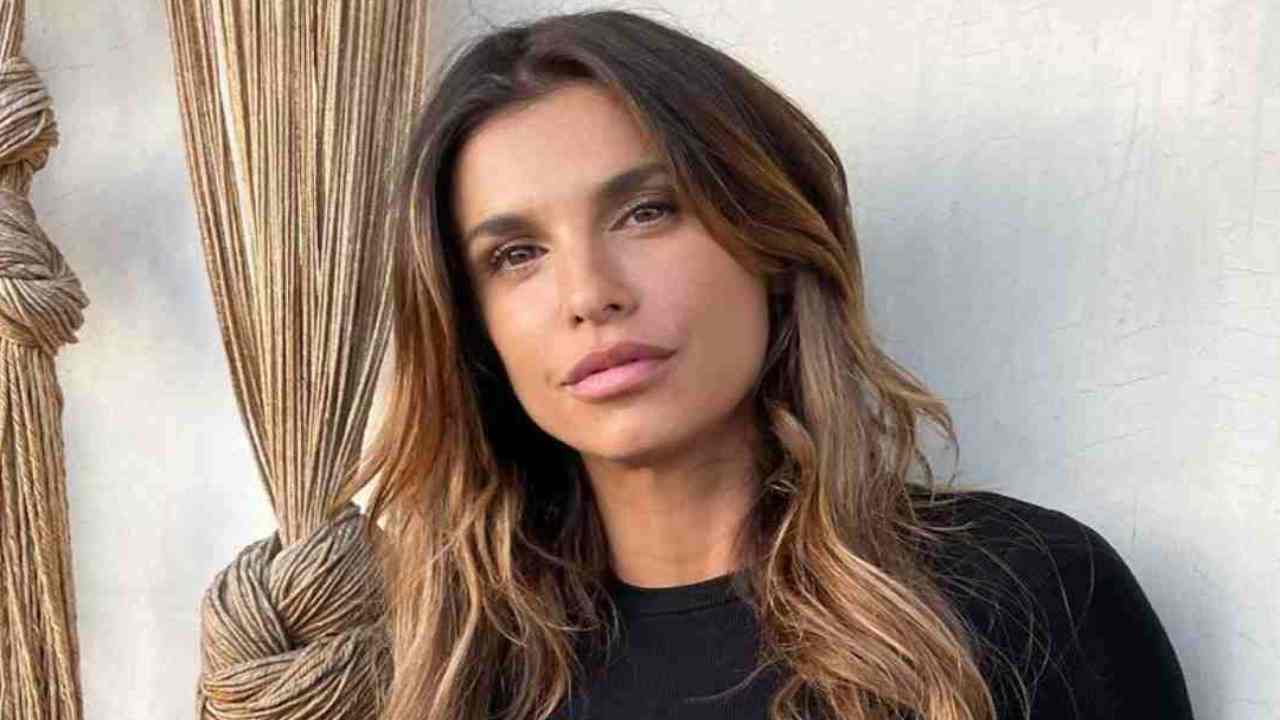 Elisabetta Canalis stupisce tutti-Political24