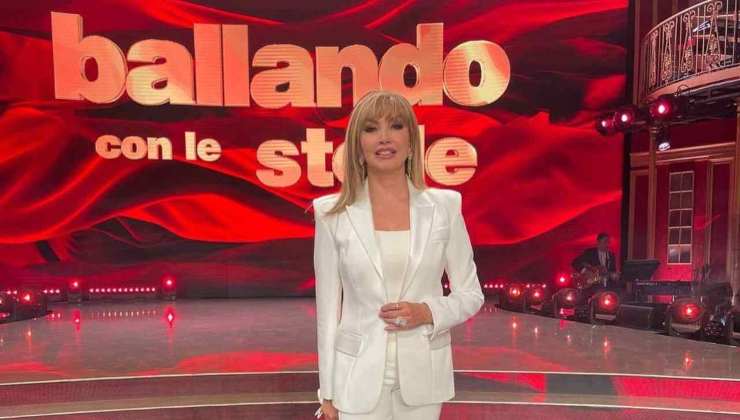 Milly Carlucci porta la parrucca-Political24