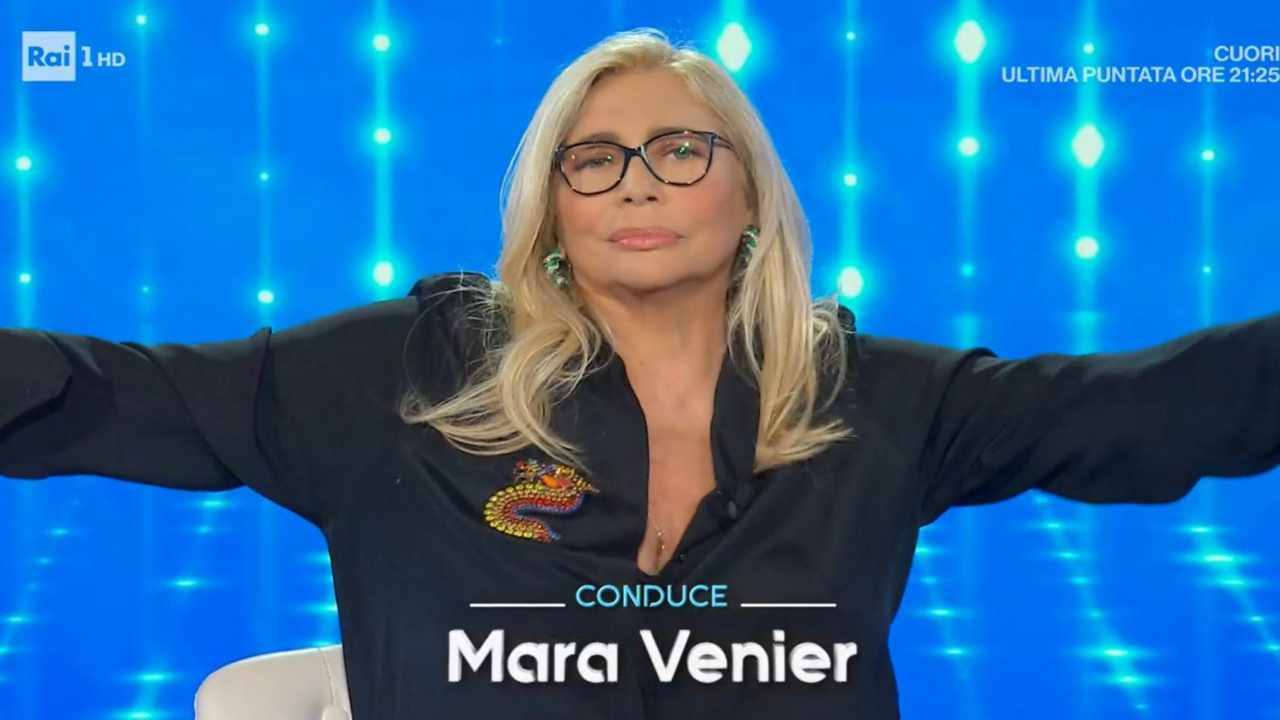 mara venier beccata mentre era in attesa del treno -Political24