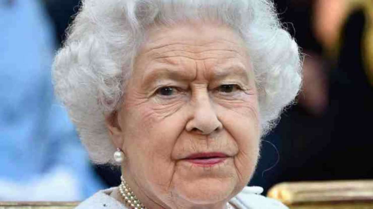 Regina Elisabetta copiata - Political24