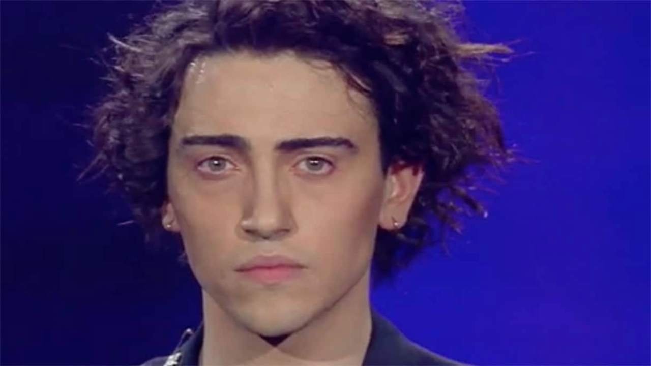 Michele Bravi e la risposta al suo follower - Political24