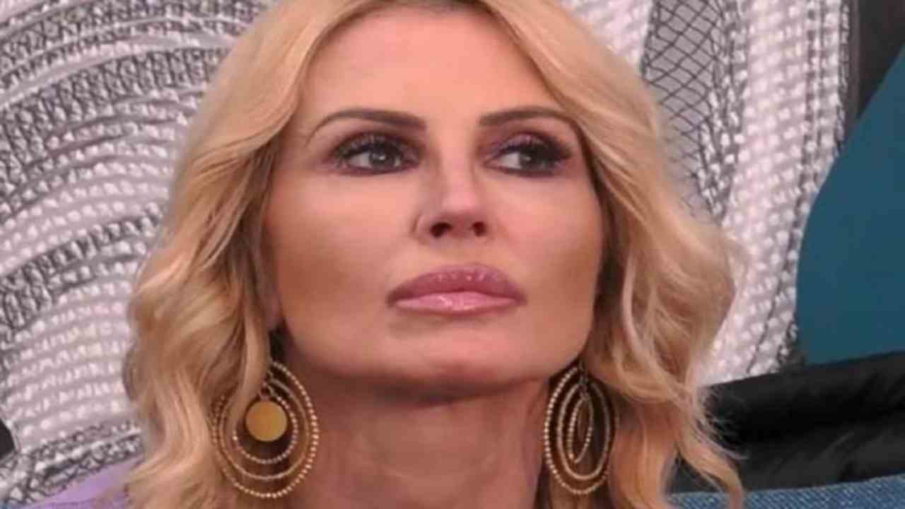 nathaly caldonazzo mittente misterioso-political24