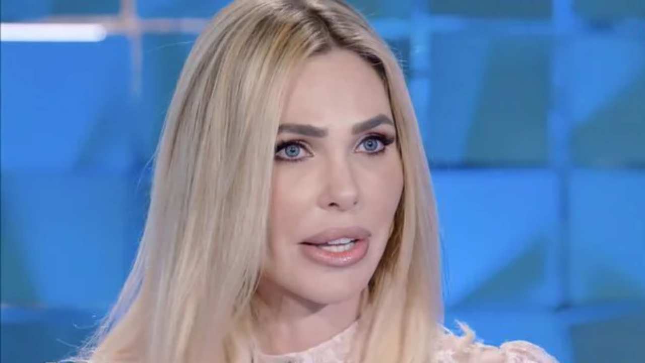 Ilary Blasi-Political24