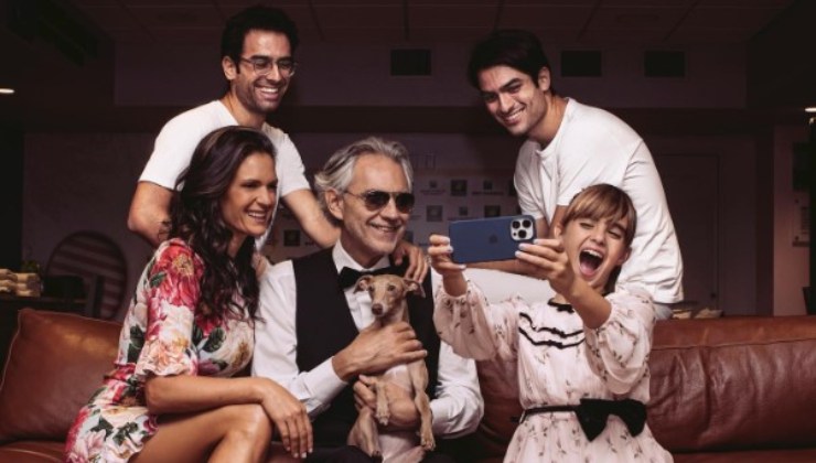 Andrea Bocelli e la foto di famiglia, Instagram