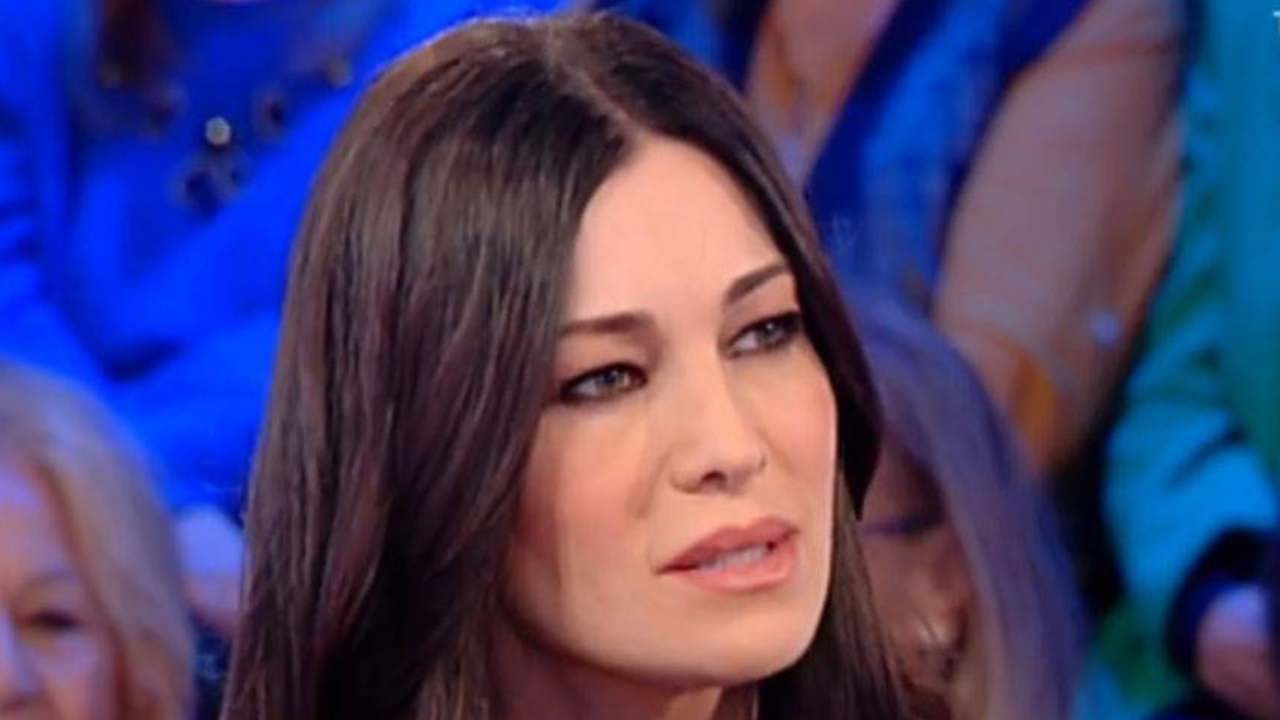 Manuela Arcuri e il triste aneddoto sul suo passato - Political24