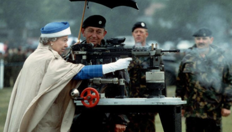 Regina Elisabetta fucile impensabile - 16052022 - political24