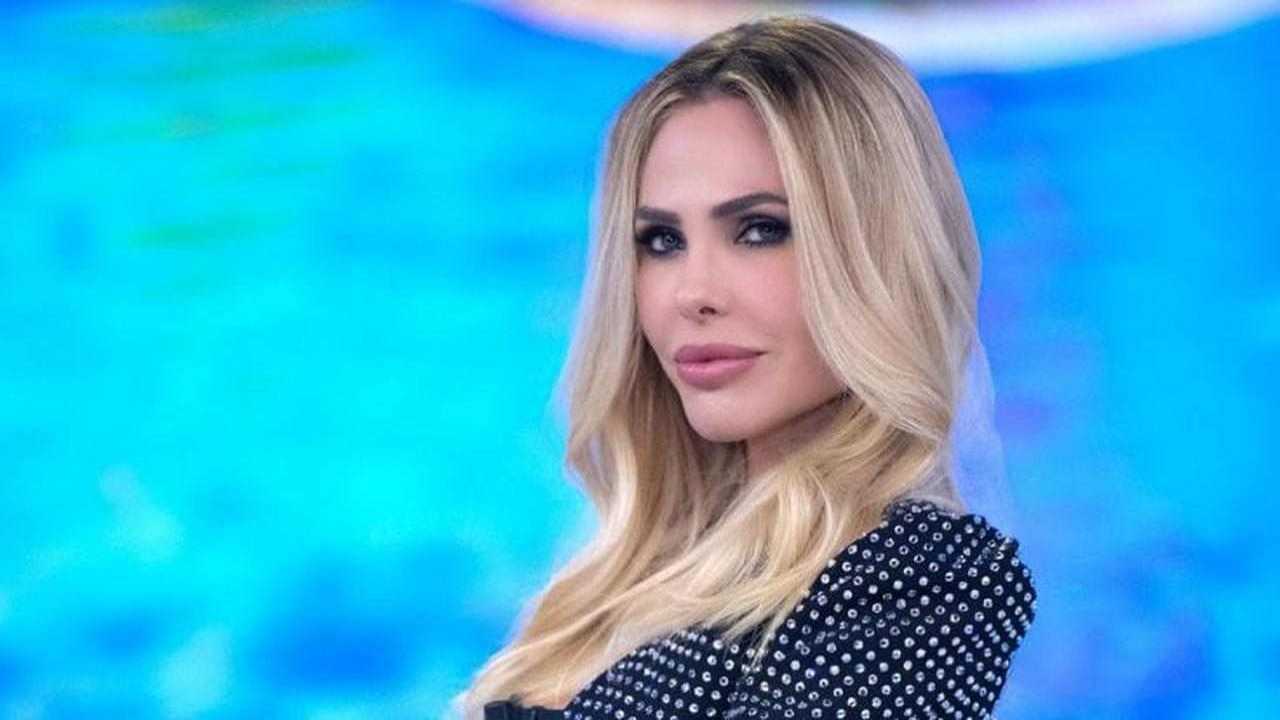 ilary blasi carte -political24