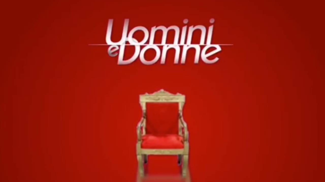 Logo-Uomini-e-Donne-corteggiatrice-Political24.it