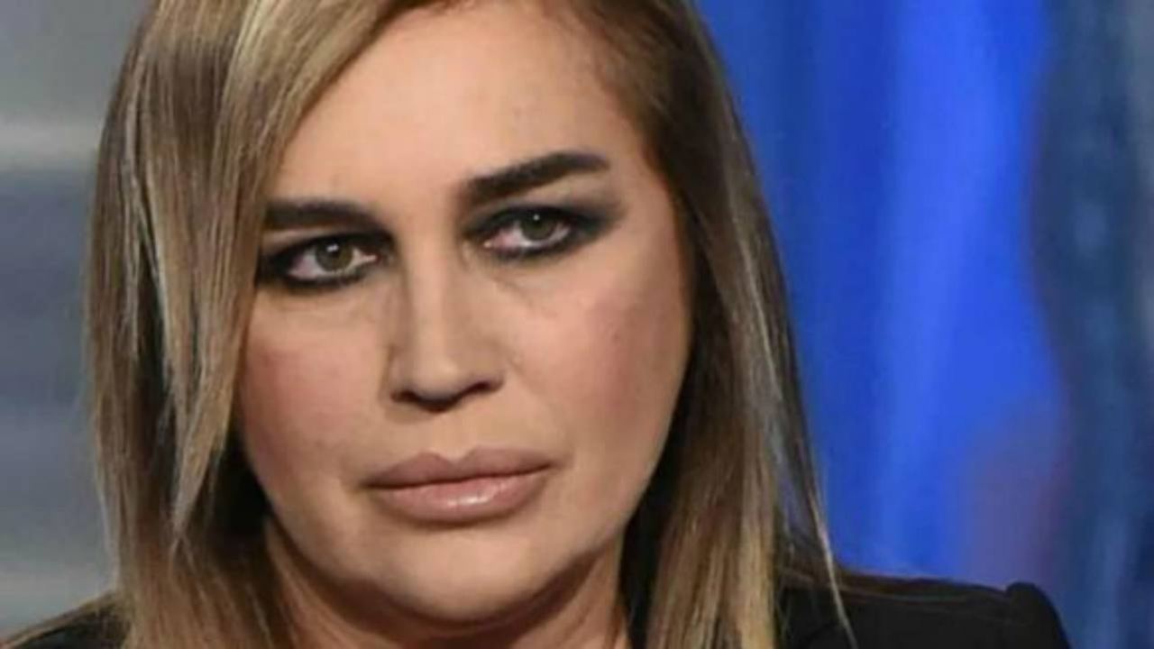 Lory Del Santo derisa dall'accout de L'Isola Dei Famosi - Political24