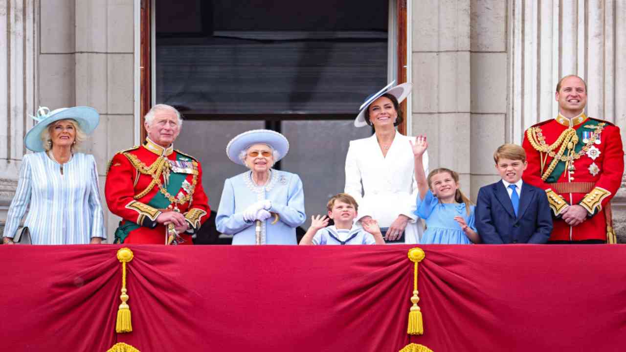 Royal Family: gli abiti che fanno parlare - Political24 