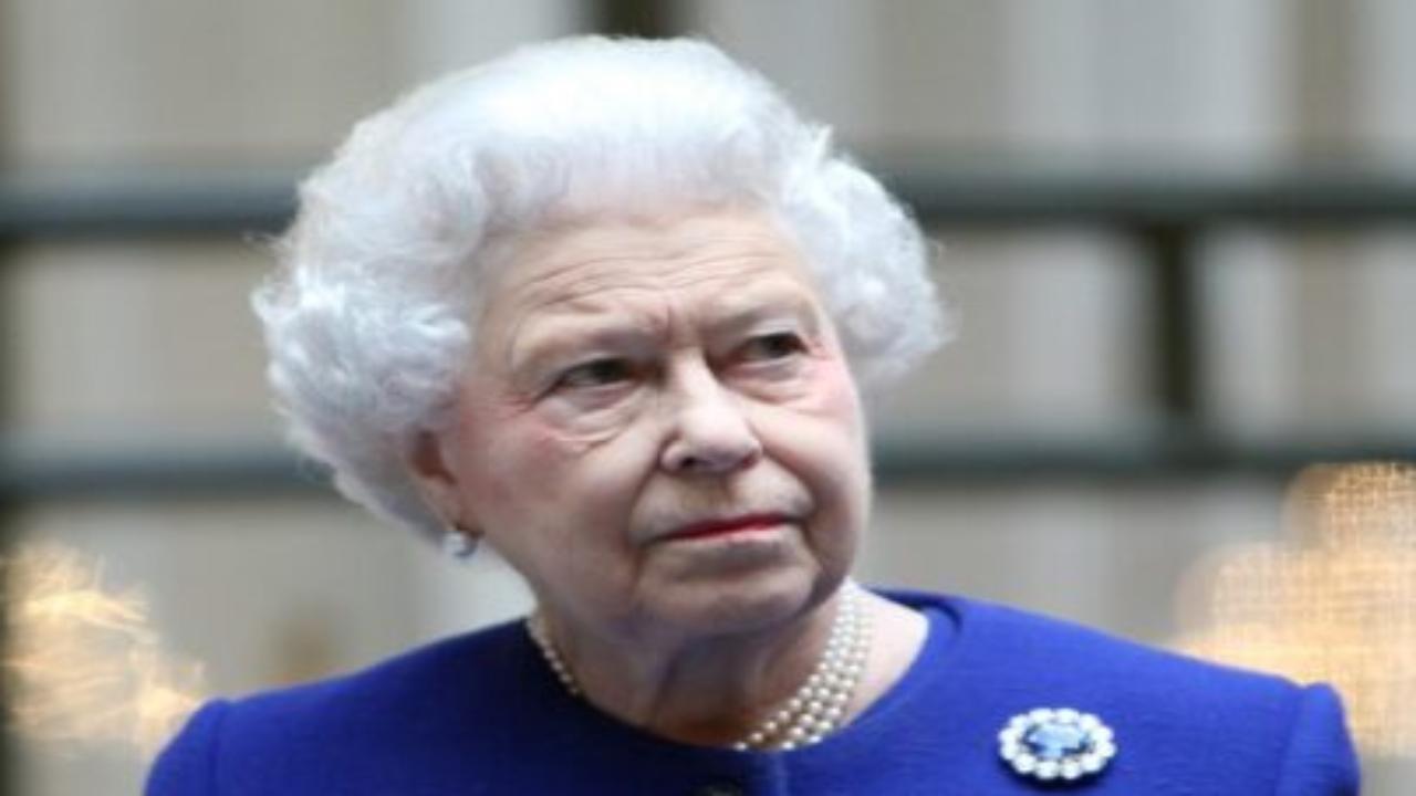 regina elisabetta lascia buckingham palace- political24