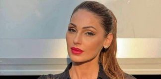 Anna-Tatangelo-luce-Political24.it