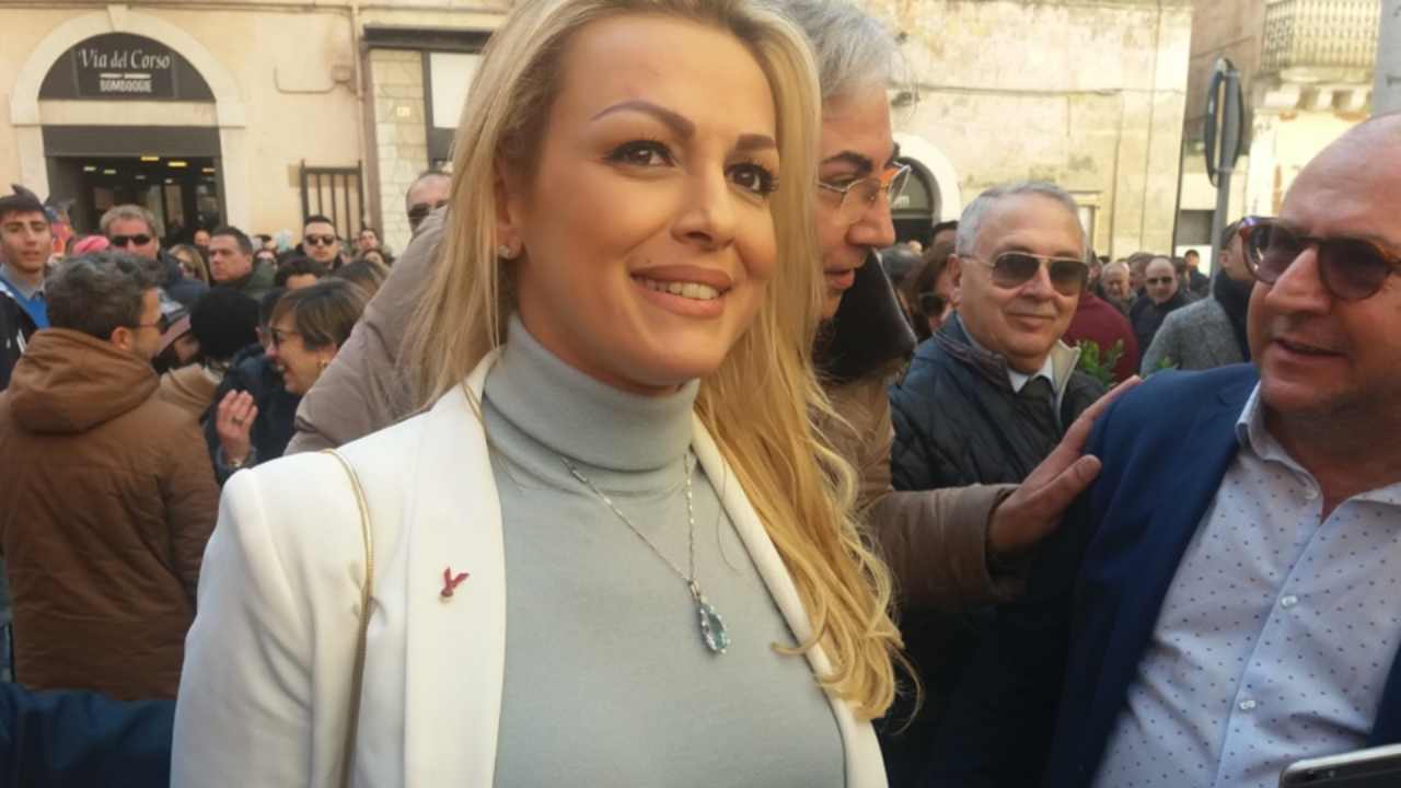 Francesca-Pascale-capelli-Political24.it