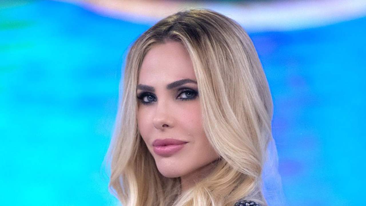 Ilary Blasi messaggio subliminale - 22072022 - political24