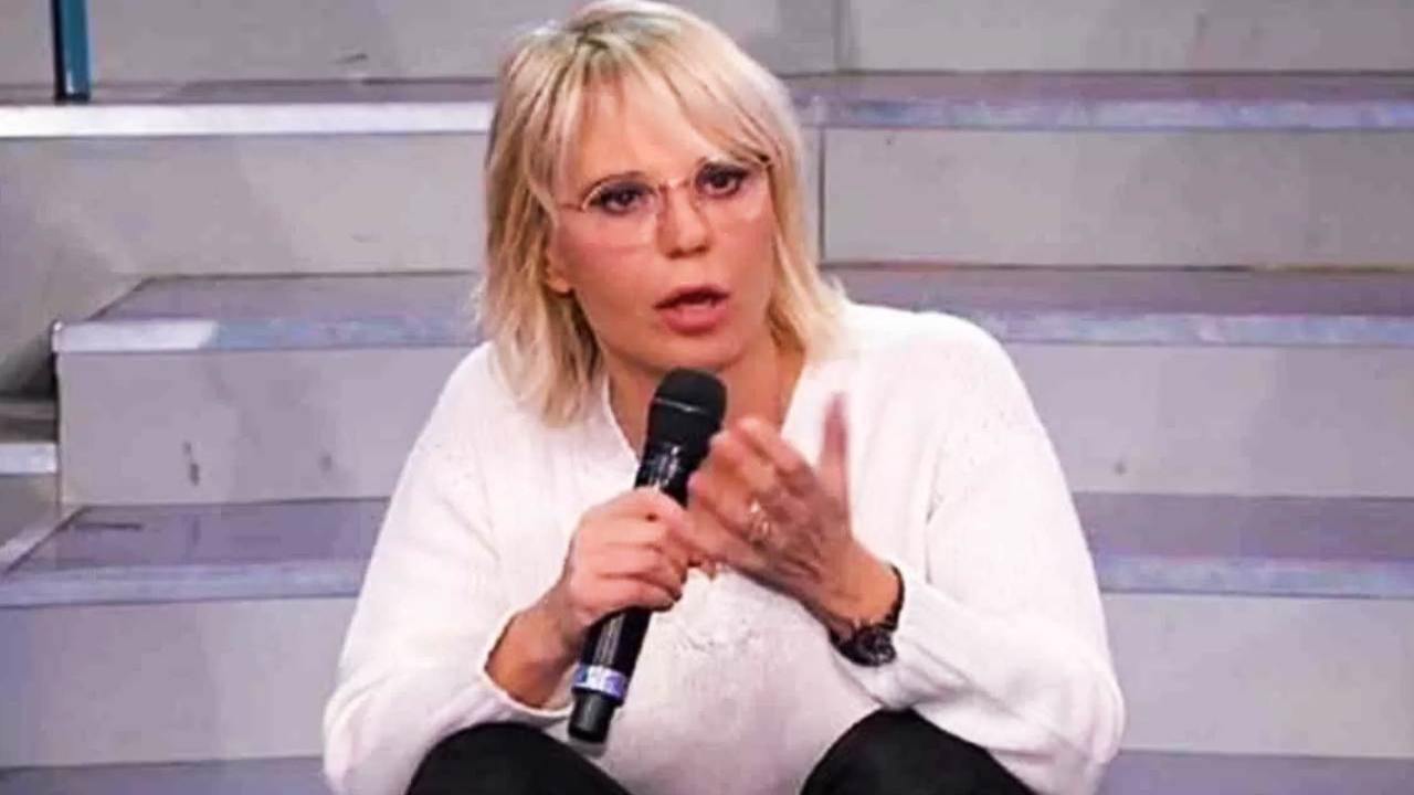 Trono Over, Cavaliere abbandona e Maria De Filippi è preoccupata - Political24 