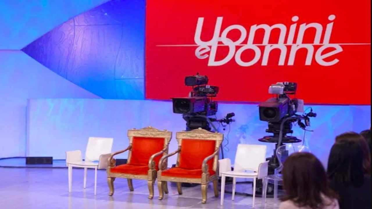 Uomini e Donne, il Cavaliere potrebbe dire addio al programma - Political24