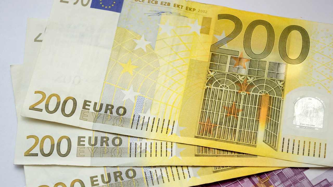 bonus 200 euro caro vita Political24