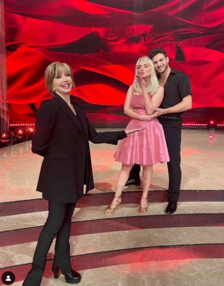 milly-carlucci-arisa-vito-coppola-ballando-Political24.it