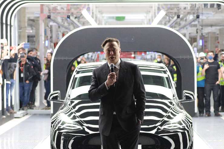 Denuncia contro Tesla ed Elon Musk 