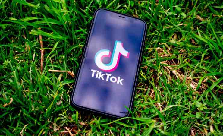 tik tok smartphone